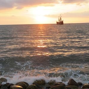 Meet your Posher, Adangloria